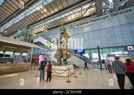BANGKOK, THAILAND - CIRCA JANUAR 2020: Innenaufnahme des Suvarnabhumi Flughafens. Stockfoto