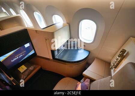 BANGKOK, THAILAND - CIRCA JANUAR 2020: Innenaufnahme der Etihad Airways Boeing 787 Dreamliner Stockfoto