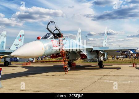MOSKAU REGION - 28. AUGUST 2015: Russische Mehrzweckkämpfer Suchoi Su-27sm3 'Flanker-C' auf dem Internationalen Luft- und Raumfahrtsalon (MAKS) in Zhukovs Stockfoto