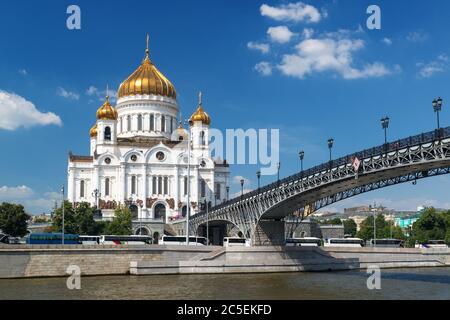 Die Kathedrale Christi des Erlösers und die Patriarschbrücke in Moskau, Russland Stockfoto