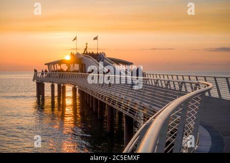 Lido di Camaiore moderner Pier bei Sonnenuntergang, Versilia, Italien Stockfoto