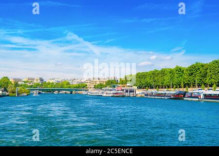 Paris, Frankreich - 25. Juni 2019: Landschaft mit Alma Brücke - Pont de l'Alma über die seine, Paris Stockfoto