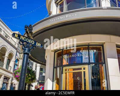 Los Angeles, Kalifornien, Rodeo Drive Schild an sonnigen Tagen in Beverly Hills Stockfoto