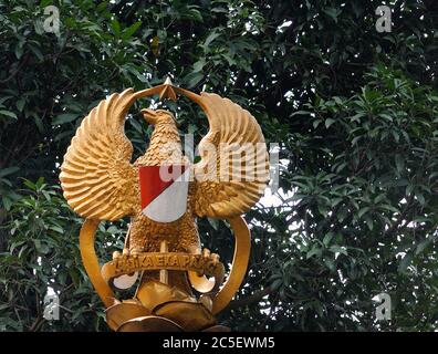Jakarta, dki jakarta/indonesien - 20. april 2009: Wappen der indonesischen armee (tni angkatan darat) an der Gedenkstätte Pancasila Sakti Stockfoto