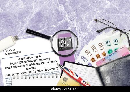 Englisches Formular TD112 Antrag auf ein Home Office Reisedokument und eine biometrische Aufenthaltserlaubnis oder biometrische Einwanderungsdokument aus dem Vereinigten Königreich Visa und Stockfoto
