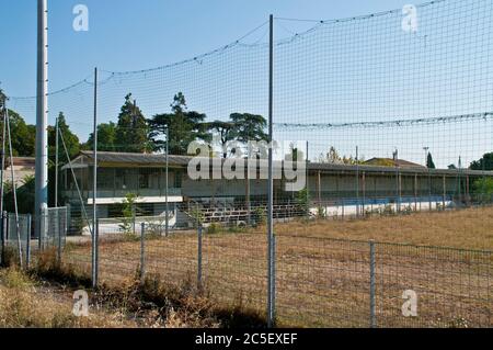 Hauptstand des abgerissenen Stade de la Palla Fußballstadions in Valence, Frankreich. Stockfoto