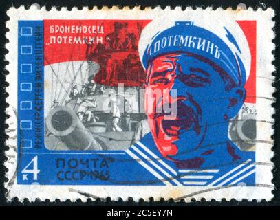 RUSSLAND - UM 1965: Briefmarke gedruckt von Russland, zeigt Szene aus Film „Potemkin“, um 1965. Stockfoto