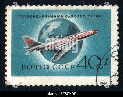 RUSSLAND - UM 1958: Briefmarke gedruckt von Russland, zeigt Airliner, um 1958. Stockfoto