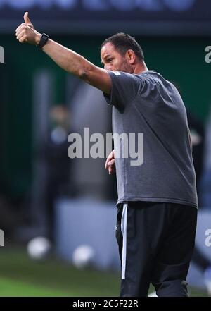 Bremen, Deutschland. 2. Juli 2020. Trainer Frank Schmidt (Heidenheim) gestikuliert. Sport: Fußball: 1. Bundesliga: Saison 19/20: Abstieg erster Abschnitt: SV Werder Bremen - FC Heidenheim, 02.07.2020 Credit: Marvin Ibo G? Ng? R/GES/POOL – weltweite Nutzung/dpa/Alamy Live News Stockfoto