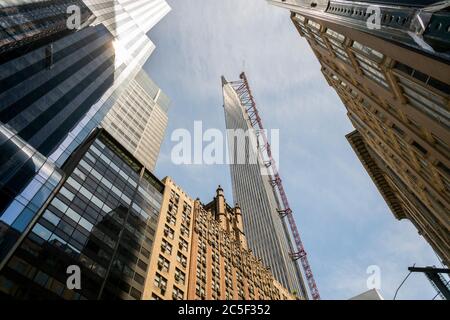 Ein Wolkenkratzer in der Milliardär-Reihe, eine Sammlung von superhohen Residenzen für die Überreichen, die meisten in der West 57th Street am Mittwoch, 24. Juni 2020. (© Richard B. Levine) Stockfoto