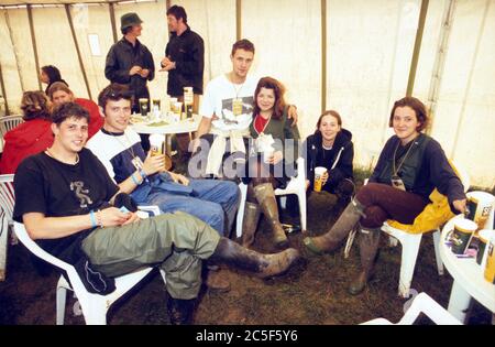 Pressestelle Backstage beim Glastonbury Festival 1998. Worthy Farm Somerset, England, Vereinigtes Königreich. Stockfoto