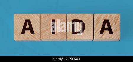 Vier Holzerne Wurfel Mit Buchstaben Aida Bedeutung Aufmerksamkeit Bewusstsein Interesse Wunsch Aktion Auf Weissem Arbeiten Stockfotografie Alamy