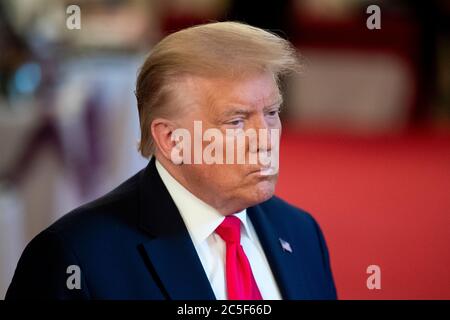 US-Präsident Donald J. Trump nimmt am "Spirit of America Showcase" im Weißen Haus in Washington, DC, USA, am 02. Juli 2020 Teil. Die Veranstaltung ist eine Vorführung amerikanischer Produkte vor dem 04. Juli Independence Day.Quelle: Michael Reynolds/Pool via CNP /MediaPunch Stockfoto