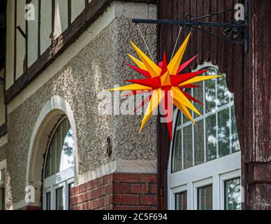 Herrnhut poinsettia Manufaktur. Mährische Sternfabrik (in Deutschland als Herrnhuter Sterne bekannt) in Herrnhut, Deutschland Stockfoto