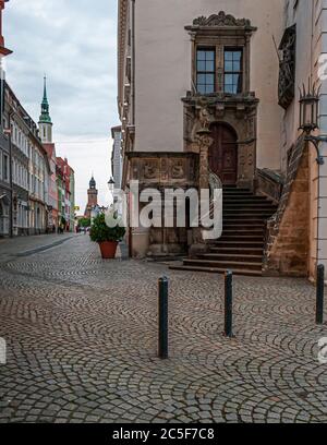 Eine geschwungene Treppe führt zur Annunciation Kanzel im alten Rathaus von Görlitz Stockfoto