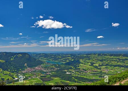 Blick hinunter nach Immenstadt in den Allgäuer Alpen, Deutschland Stockfoto