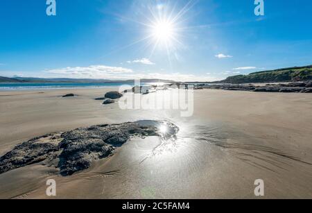 Steine am Sandstrand, Strand, Porpoise Bay, Catlins, Southland, Südinsel, Neuseeland Stockfoto