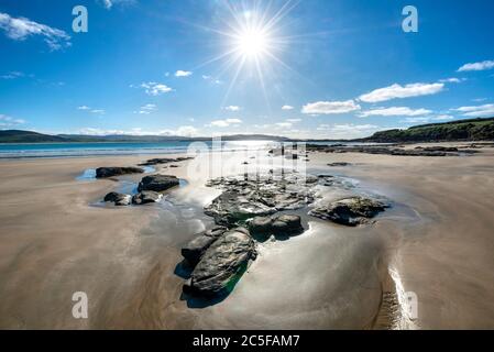 Steine am Sandstrand, Strand, Porpoise Bay, Catlins, Southland, Südinsel, Neuseeland Stockfoto