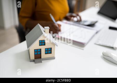 Hausenergieaudit. Sparen, Wirtschaftlichkeit Und Effizienz Stockfoto