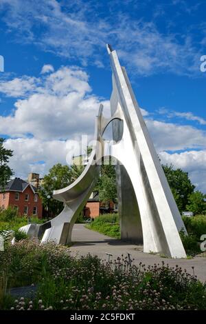arktisch inspirierte Eisberg-Skulptur, entworfen vom Bildhauer Bill Lishman, auf dem Gelände des Canadian Museum in Ottawa, Kanada Stockfoto
