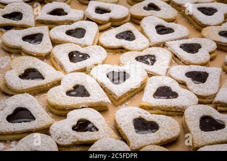 Weihnachtscurrant Spitzbuben. Hausgemachte Kekse in Niederbayern Deutschland Stockfoto