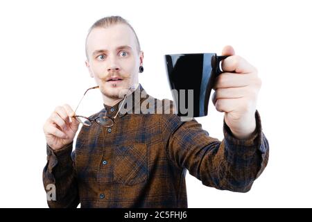 Hipster Mann schockiert von Kaffee Stockfoto