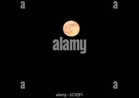 Mond Nahaufnahme zeigt die Details der Mondoberfläche. Stockfoto