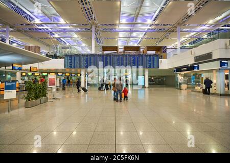 MÜNCHEN, DEUTSCHLAND - CA. JANUAR 2020: Innenaufnahme des Münchner Flughafens. Stockfoto
