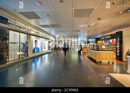 MÜNCHEN, DEUTSCHLAND - CA. JANUAR 2020: Innenaufnahme des Münchner Flughafens. Stockfoto