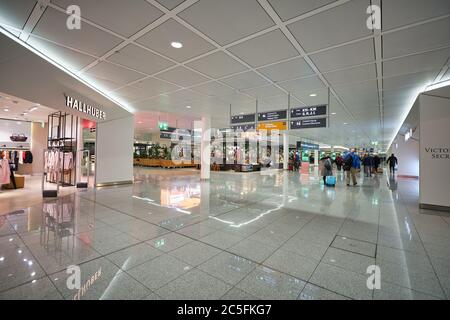 MÜNCHEN, DEUTSCHLAND - CA. JANUAR 2020: Innenaufnahme des Münchner Flughafens. Stockfoto