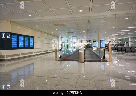 MÜNCHEN, DEUTSCHLAND - CIRCA JANUAR 2020: Umzug am Flughafen München. Stockfoto