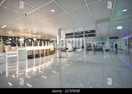 MÜNCHEN, DEUTSCHLAND - CA. JANUAR 2020: Innenaufnahme des Münchner Flughafens. Stockfoto