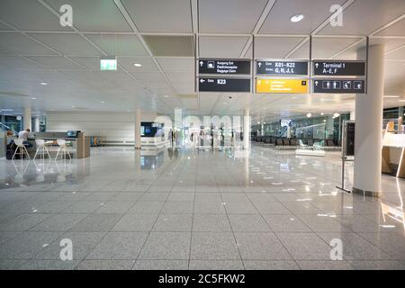 MÜNCHEN, DEUTSCHLAND - CA. JANUAR 2020: Innenaufnahme des Münchner Flughafens. Stockfoto