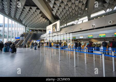 FRANKFURT AM MAIN, DEUTSCHLAND - CA. JANUAR 2020: Check-in-Bereich am Flughafen Frankfurt am Main, Terminal 1. Stockfoto