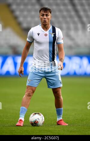 Turin, Italien. Juni 2020. TURIN, ITALIEN - 30. Juni 2020: Patric der SS Lazio in Aktion während der Serie EIN Fußballspiel zwischen Turin FC und SS Lazio. (Foto von Nicolò Campo/Sipa USA) Quelle: SIPA USA/Alamy Live News Stockfoto