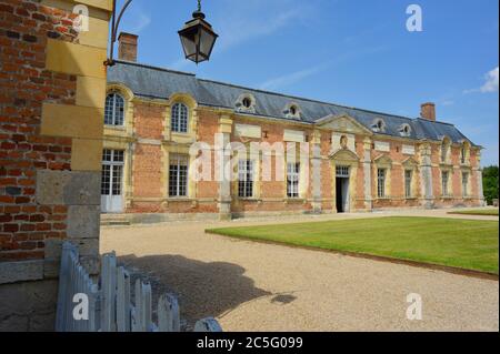 Schloss in La Ferte Saint Aubin, Frankreich Innenhofarchitektur Stockfoto