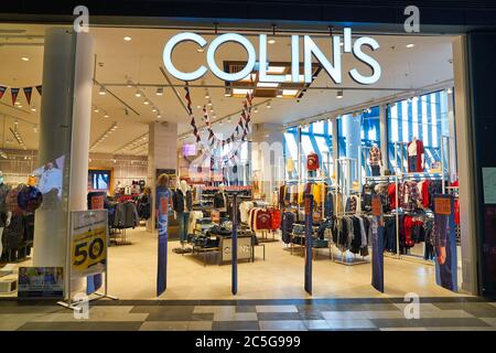 MOSKAU, RUSSLAND - 14. SEPTEMBER 2019: Eingang zu Colins Geschäft im Salaris Einkaufszentrum in Moskau. Stockfoto