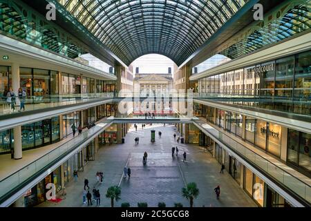 BERLIN, DEUTSCHLAND - CA. SEPTEMBER 2019: Mall of Berlin bei Tag. Stockfoto