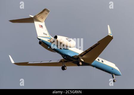 United States Air Force (USAF) Gulfstream Aerospace C-37A Gulfstream V aus dem 65. Airlift Squadron mit Sitz in der Joint Base Pearl Harbor-Hickam, Hawaii. Stockfoto