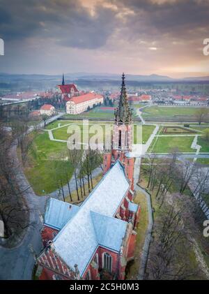 Kirchen in Kamieniec Zabkowicki. Kamieniec Zabkowicki, Niederschlesien, Polen. Stockfoto