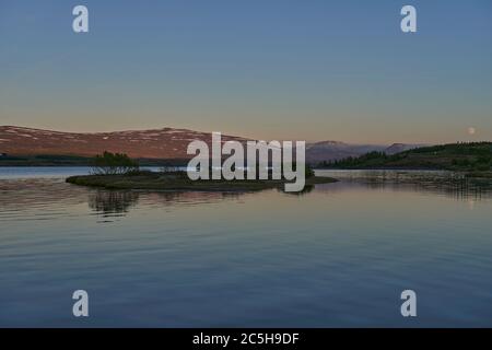 Sommernacht am Lagarfljot See in Ostisland Stockfoto