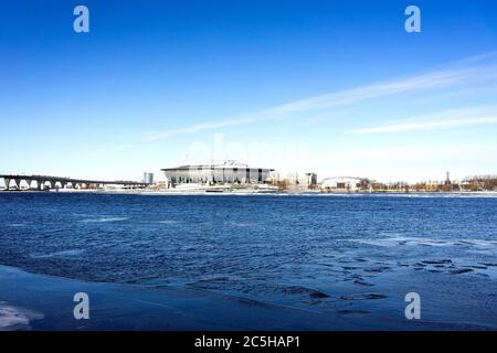 Sankt-Petersburg, Russland - 29. Februar 2019: Stadion Gazprom Arena - Zenith Arena auf der Insel Krestowski in Sankt Petersburg am sonnigen Winter d Stockfoto