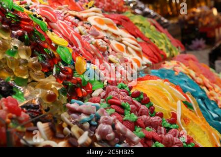 Verschiedene Süßigkeiten auf einem Markt, Barcelona, spanien. Stockfoto