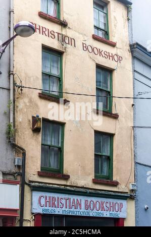 Cork, Irland. Juli 2020. Ein Anwohner bemerkte gestern Abend strukturelle Schäden an der Christian Bookshop. Tuckey Street wurde gestern Abend abgesperrt, hat aber heute Morgen wieder geöffnet, nur das unsichere Gebäude wurde abgesperrt. Quelle: AGNews/Alamy Live News Stockfoto