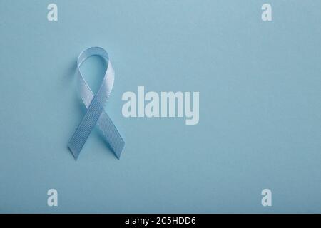 Realistisches Blaues Awareness Ribbon, Welt Prostatakrebs Tag Stockfoto