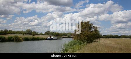 Blick auf den Themse Path in Oxfordshire in Großbritannien Stockfoto