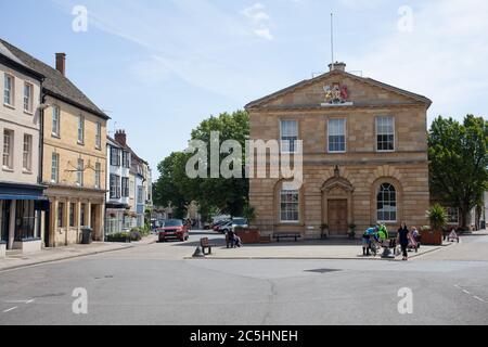 Das Rathaus am Market Place an der High Street in Woodstock, Oxfordshire in Großbritannien Stockfoto