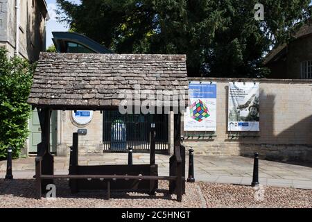 Die historischen Bestände bei Woodstock, außerhalb des Museums in Oxfordshire in Großbritannien Stockfoto