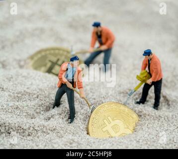 Symbol Foto für Bergbau von Bitcoin. Symbolisches Foto für digitale und virtuelle Währung. Stockfoto