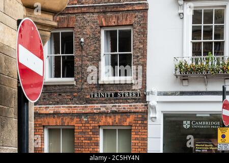 Detailansicht einer berühmten Straße, benannt nach einem Cambridge College, sehen Sie im Herzen dieser alten Stadt Stockfoto